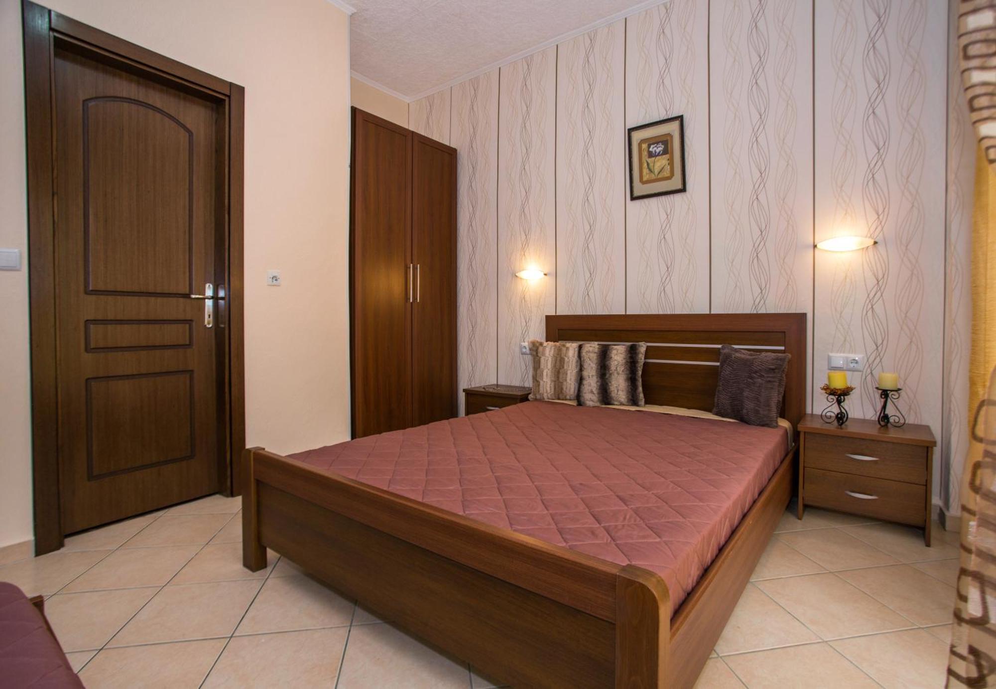 Markos Studios Potos Luaran gambar